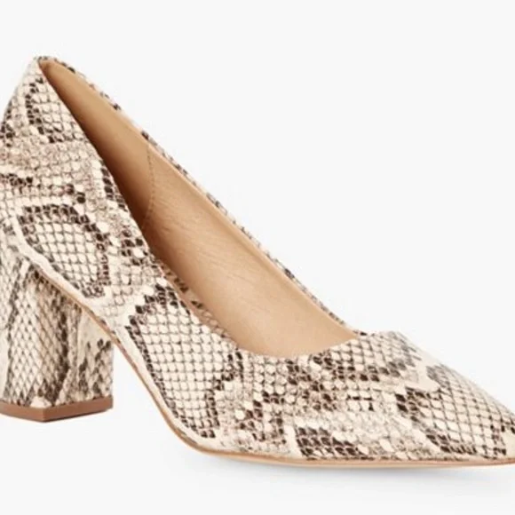 Women’s Size 12  Tan Snakeskin Pump. - Picture 5 of 8